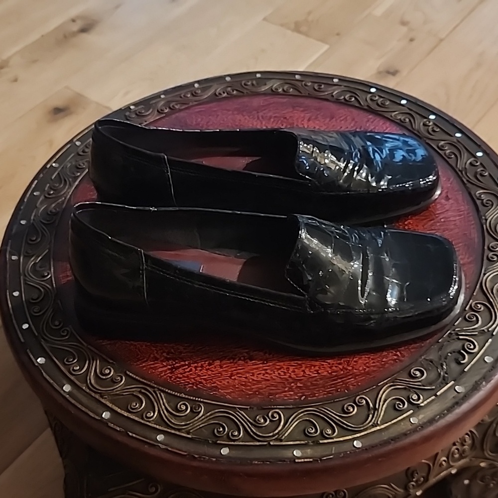 Women's shoes